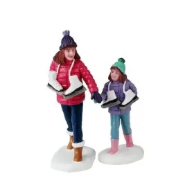 42324 - Skating Sisters, Set Of 2